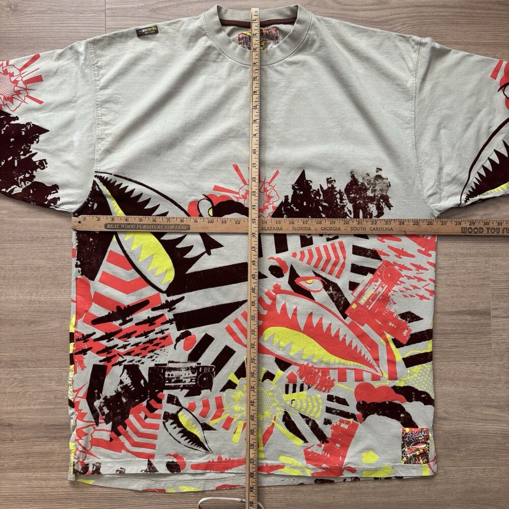 Vintage Y2K Akademiks 3XL AOP All Over Print Graphic Streetwear T-Shirt Cream - Picture 8 of 9